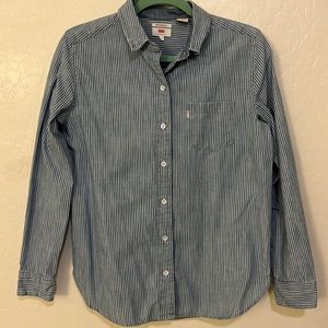 Women’s Levi’s long sleeve button down